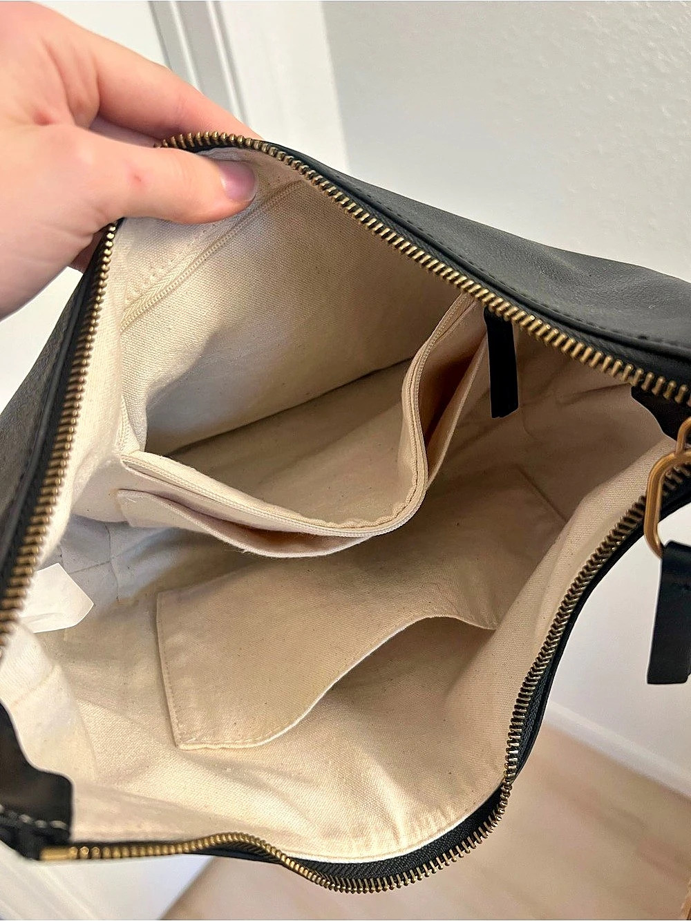 Dolce Vita Alice Shoulder Bag Black Leather - Picture 9 of 11